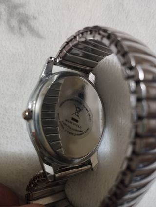 Reloj plateado