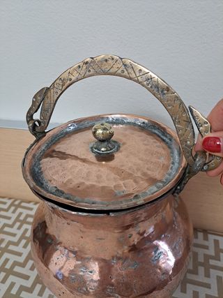 Antica pentola in rame lucido 