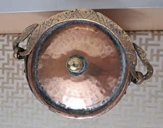 Antica pentola in rame lucido 
