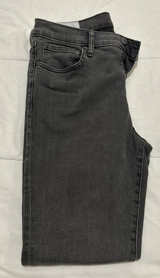 Pantalón vaquero hombre. Gris. H&M. 