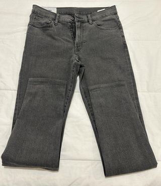 Pantalón vaquero hombre. Gris. H&M. 