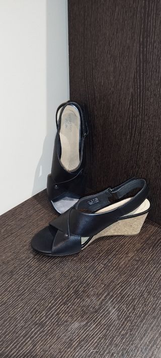 Sandalia de cuña 