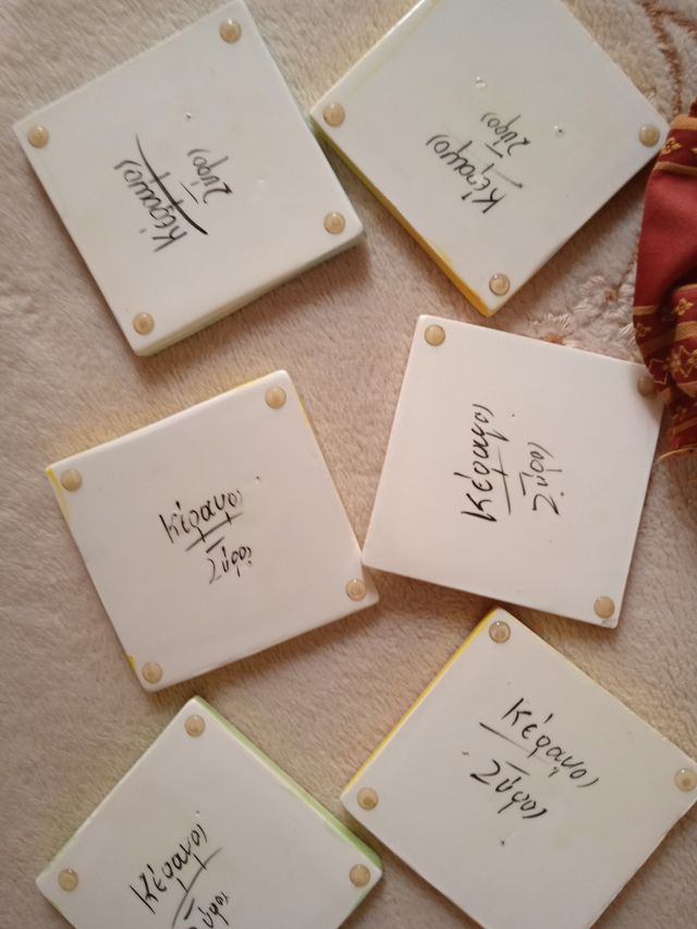 Sei sotto bicchieri di ceramica