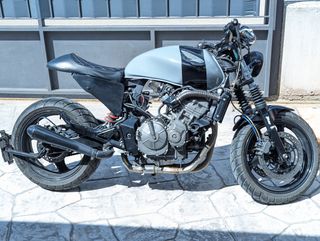 Moto Honda CB 600 cafe Racer