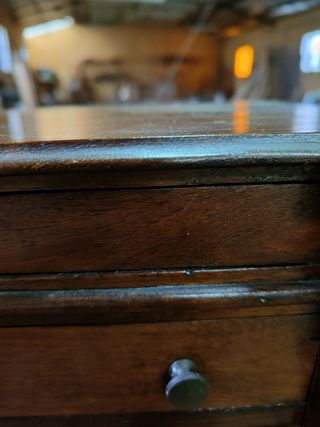 Cómoda antigua de caoba pequeña