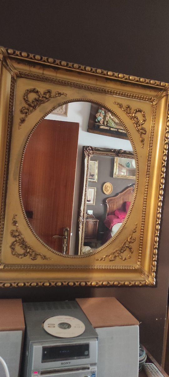 Espejo isabelino muy antiguo tan perfecto estado.