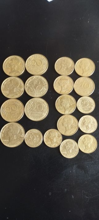 19 monedas francesas de 10 