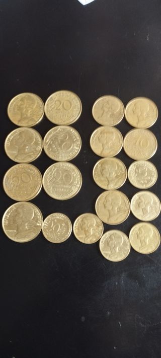 19 monedas francesas de 10 
