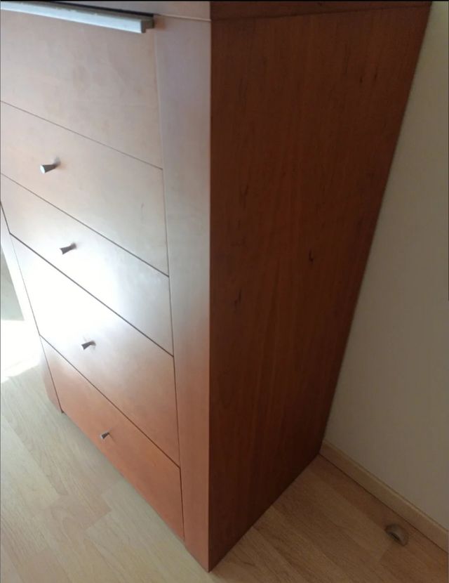 Cómoda 5 cajones medidas 1"10 altura x 42 x 72'5