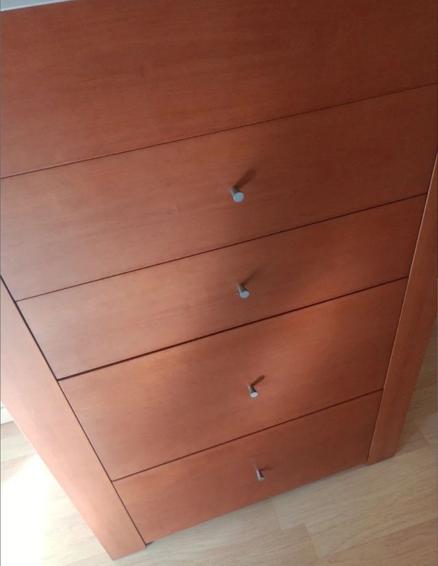 Cómoda 5 cajones medidas 1"10 altura x 42 x 72'5