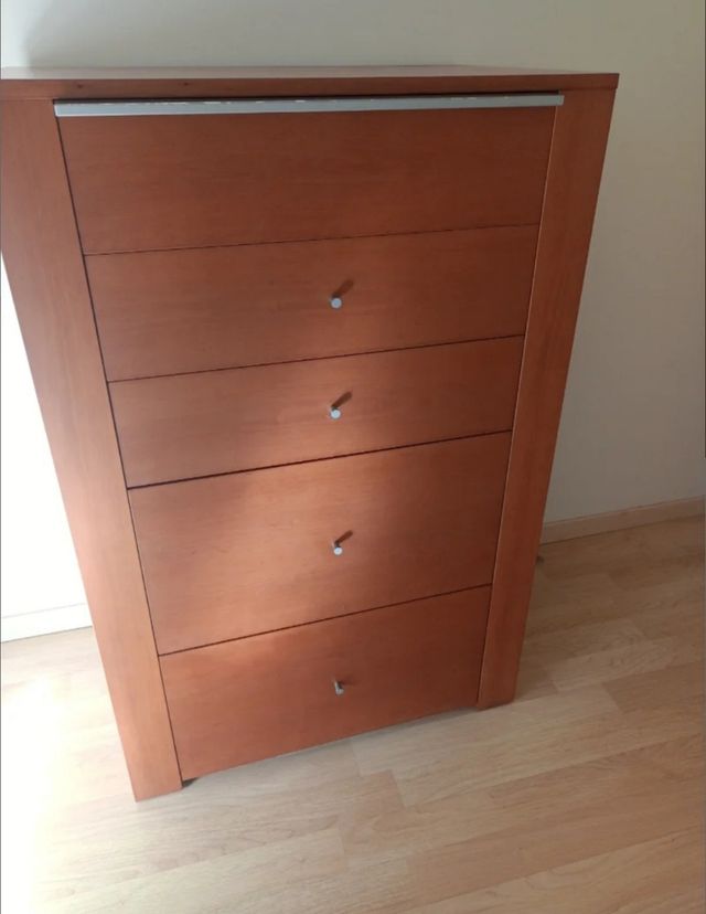 Cómoda 5 cajones medidas 1"10 altura x 42 x 72'5
