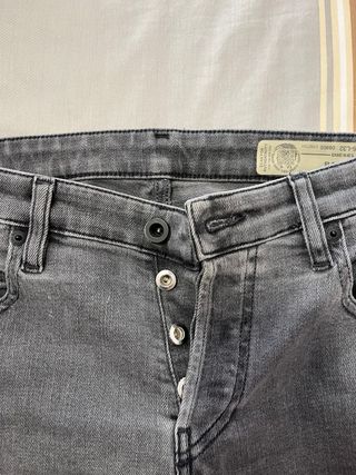 Pantalones grises diesel