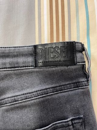 Pantalones grises diesel