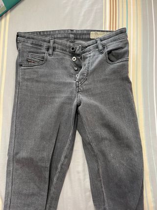 Pantalones grises diesel