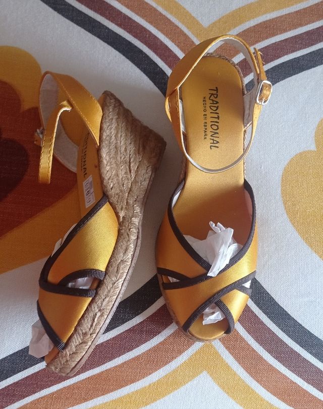 Sandalias cuña forradas 