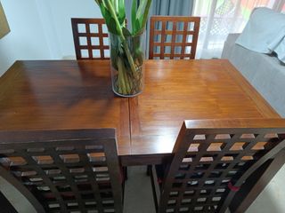 Mesa y sillas 