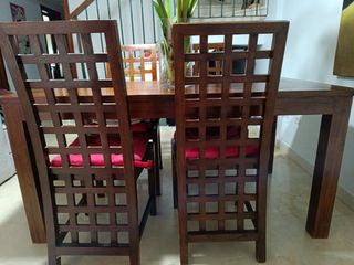 Mesa y sillas 