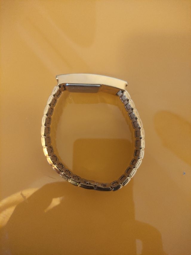 El reloj de mujer  baneado de oro18  k