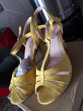 Zapatos amarillos
