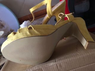Zapatos amarillos