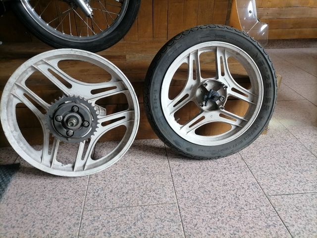 Llantas delt y tras de HONDA NSR125 año 87