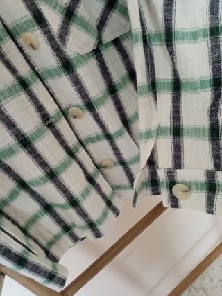 Sobrecamisa de Zara.