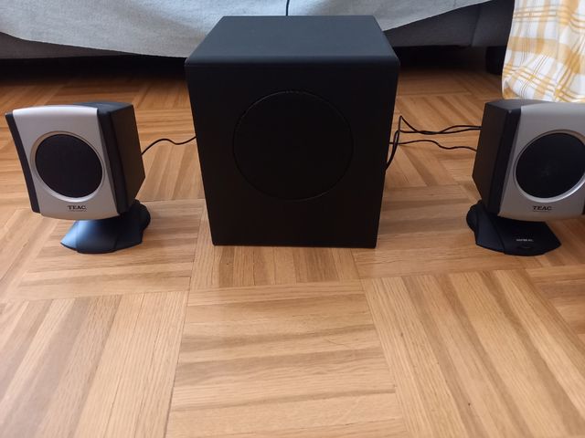 Altavoces TEAC 2.1