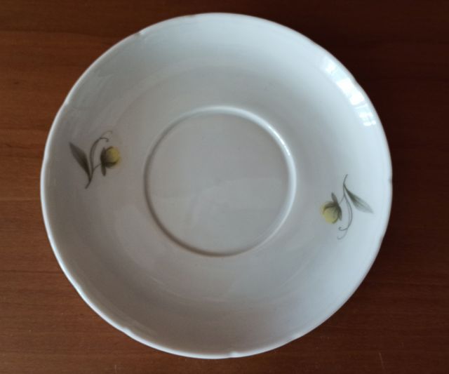 Tazas y platos porcelana consomé