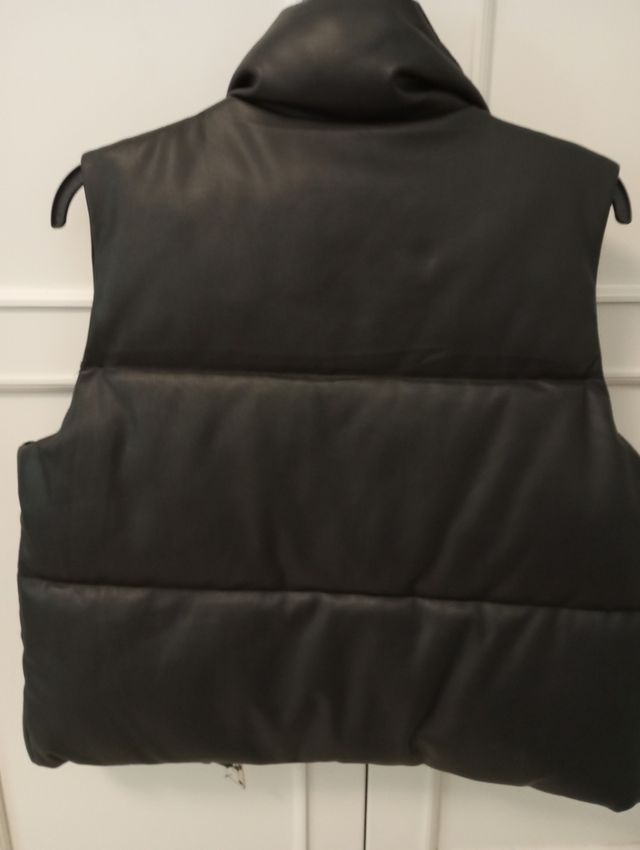 Chaleco negro cuero