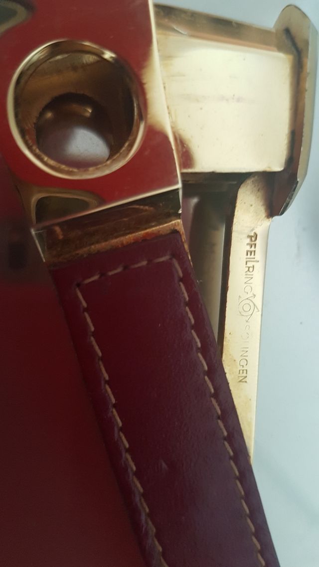 Scatola antica e taglierina da parete. 