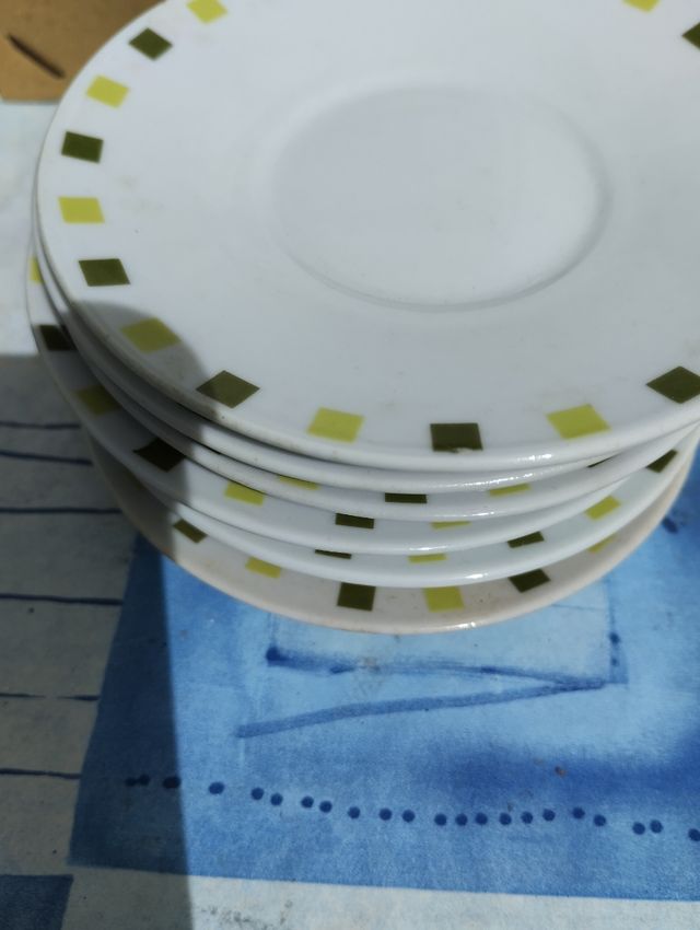 Lote de tacitas y platos