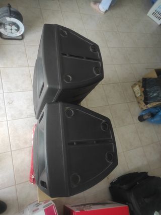2 Altavoces autoamplificados 15" leer anuncio
