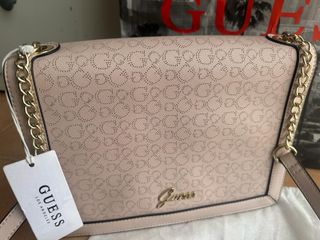 Bolso Guess color maquillaje 