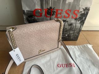 Bolso Guess color maquillaje 