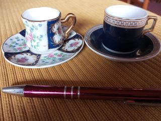 2 mini tazzine da caffè in porcellana