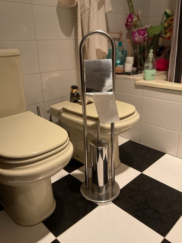 Escobillero y portarrollos 🧻🚽