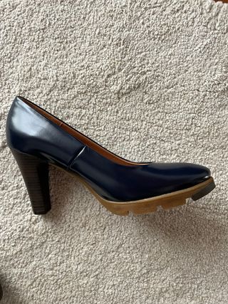 Vendo zapatos de salon azul marino nuevos 