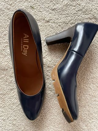 Vendo zapatos de salon azul marino nuevos 