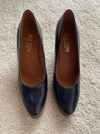 Vendo zapatos de salon azul marino nuevos 