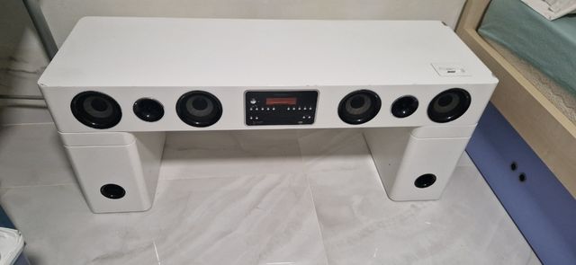 Mesa tv con altavoces