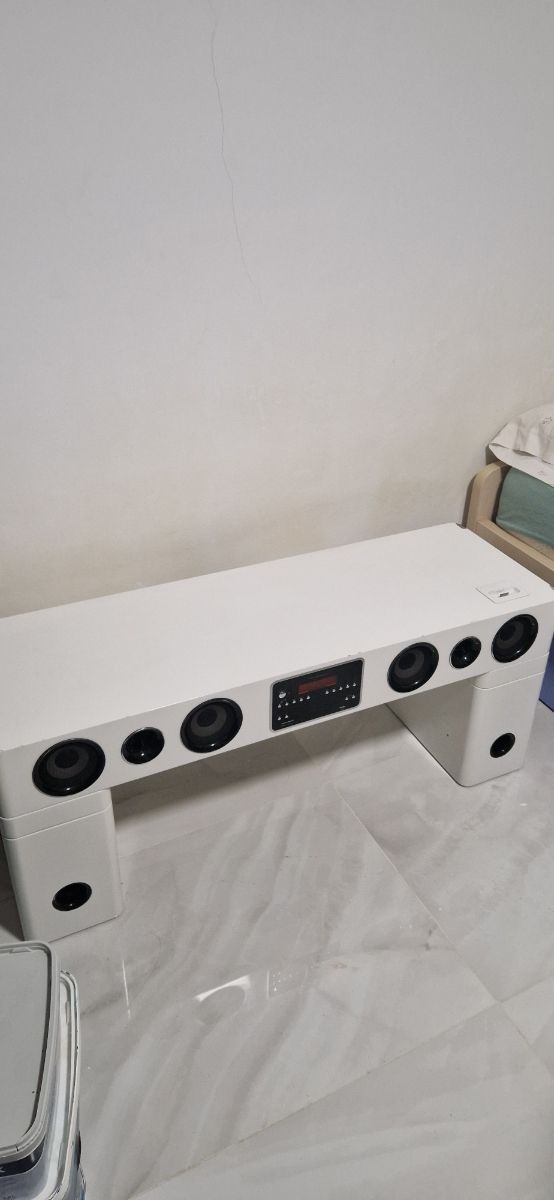 Mesa tv con altavoces