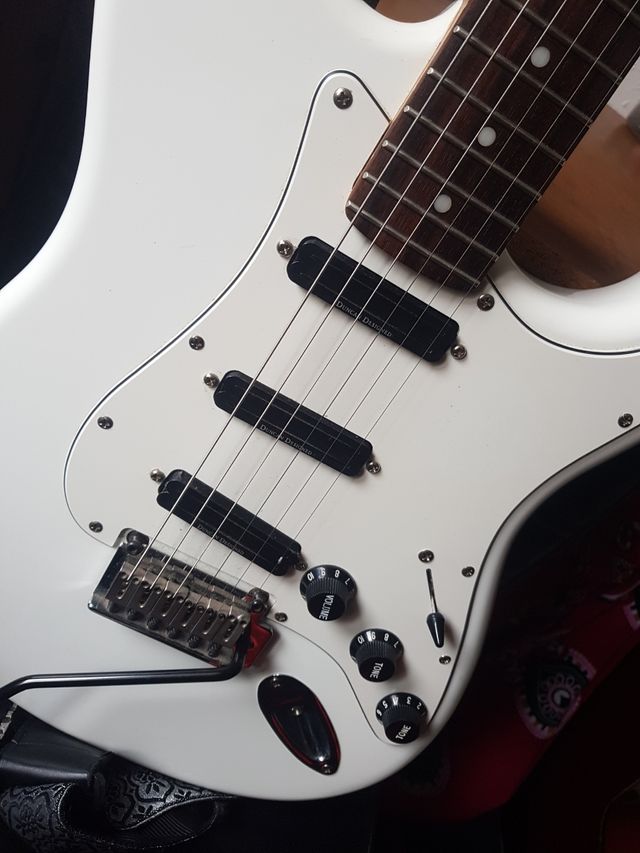 Guitarra electica Squier hot rail deluxe