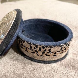 Scatolina velluto e argento. 