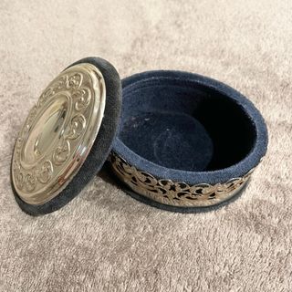 Scatolina velluto e argento. 