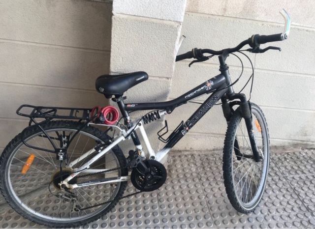 Bicicleta de montaña de adulto con amortiguadores