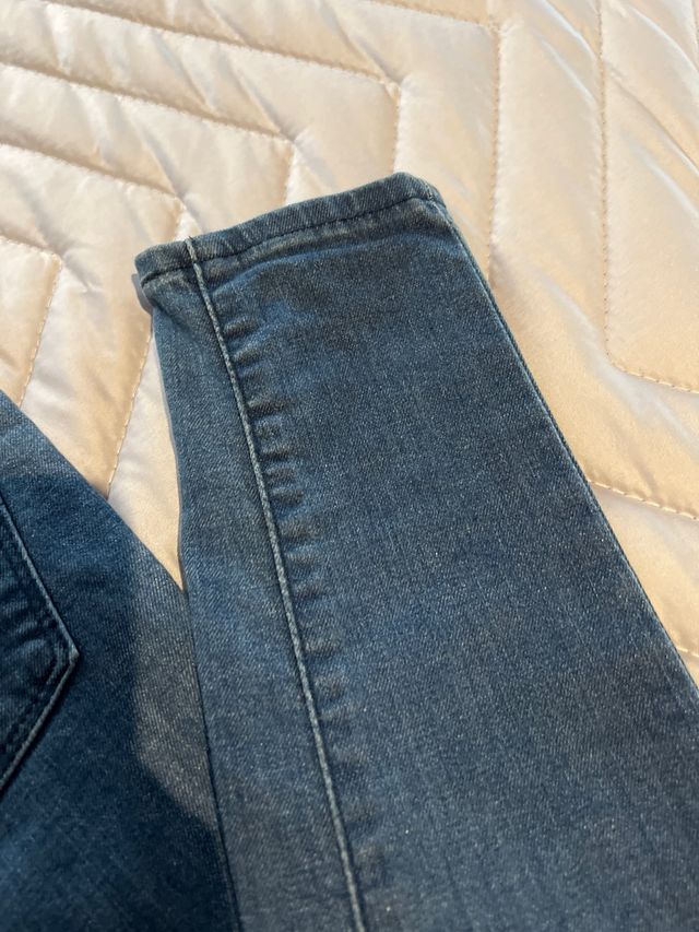 Pantalon Levis talla 23