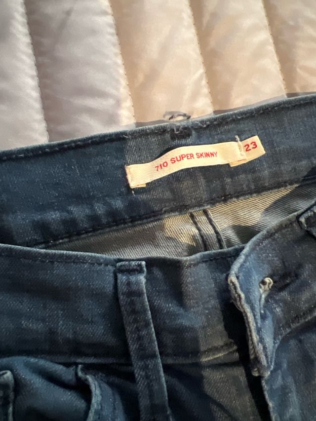 Pantalon Levis talla 23