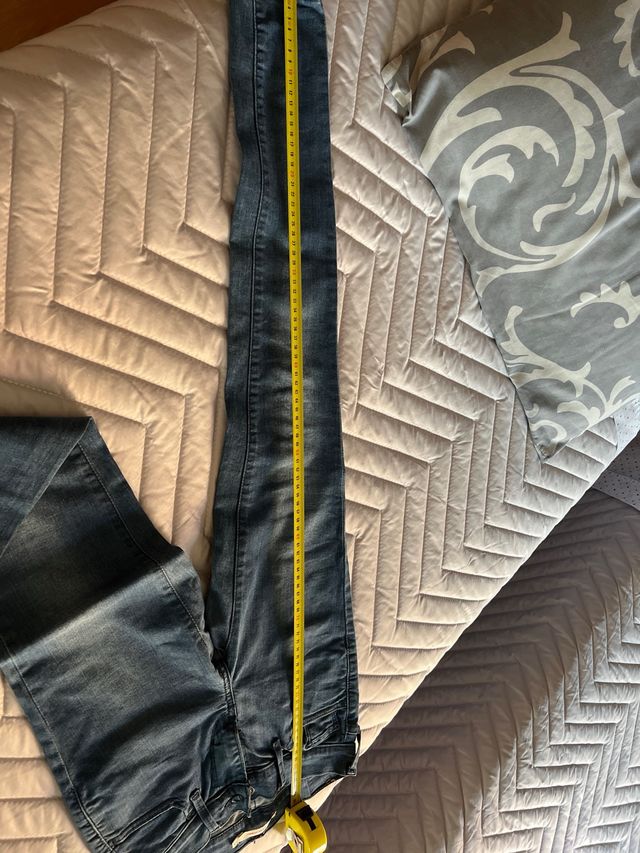 Pantalon Levis talla 23