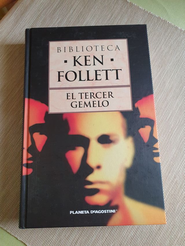 Libro: El tercer gemelo. Nuevo.