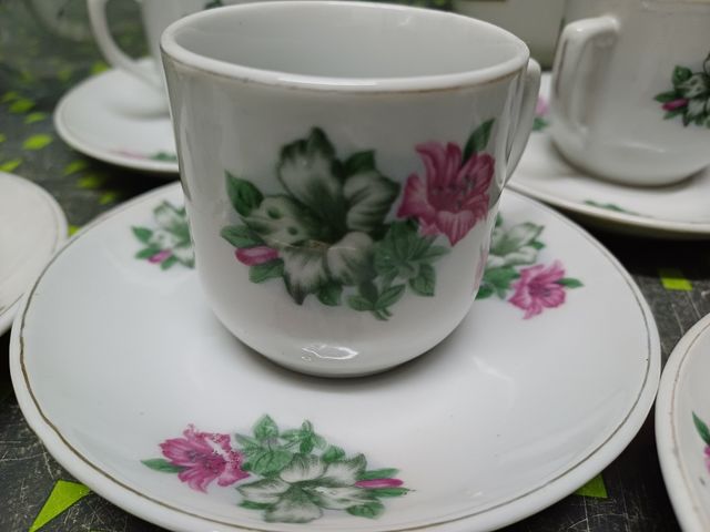 5 tazas de café chinas con platos